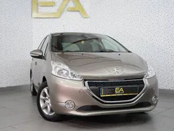 Cinza Usado 2013 Peugeot 208 Active Citadino | € 7.980 (Preço justo)