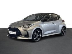 Cinza (pintura metalizada) Usado 2024 Toyota Yaris Edition Sedan | € 29.250 (Preço elevado)