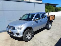 Cinzento Usado 2015 Mitsubishi L200 Pickup | € 20.000 (Preço elevado)