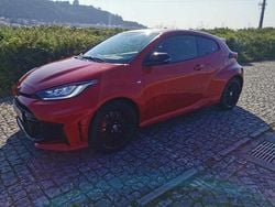 Vermelho Usado 2024 Toyota Yaris Citadino | € 60.000