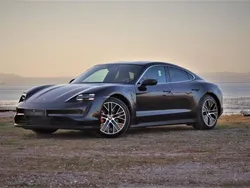 Preto Usado 2020 Porsche Taycan Sedan | € 64.990 (Bom preço)