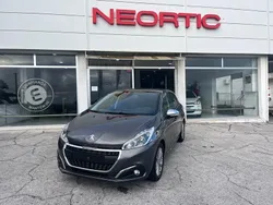 Cinza Usado 2018 Peugeot 208 Allure Citadino | € 11.850 (Preço justo)