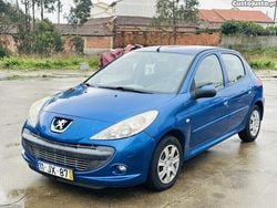 Azul Usado 2010 Peugeot 206+ Citadino | € 4.250