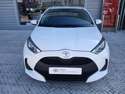 Branco (sólida) Usado 2023 Toyota Yaris Comfort Sedan | € 18.250 (Preço justo)