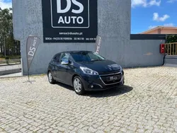 Cinzento Usado 2018 Peugeot 208 Citadino | € 10.500 (Preço justo)
