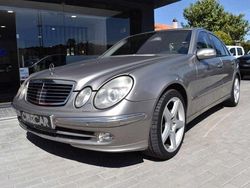 Cinzento Usado 2003 Mercedes E400 Avantgarde Sedan | € 9.999