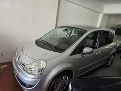 Cinza prata Usado 2009 Renault Grand Modus Dynamique Monovolume | € 5.750