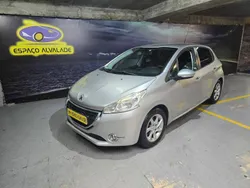 Cinzento Usado 2013 Peugeot 208 Citadino | € 7.500 (Preço justo)