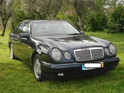 Preto Usado 1999 Mercedes E200 Classic Sedan | € 5.500