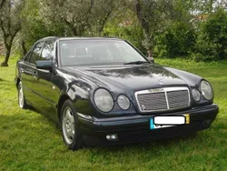 Preto Usado 1999 Mercedes E200 Classic Sedan | € 5.500