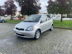 Usado 2002 Toyota Yaris Sedan | € 3.900 (Preço elevado)