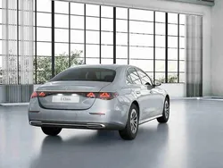 Cinzento Novo 2025 Mercedes E220 Sedan | € 72.725