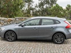 Cinzento Usado 2017 Volvo V40 Citadino | € 16.900 (Bom preço)