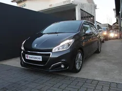 Cinzento Usado 2017 Peugeot 208 Citadino | € 10.900 (Preço elevado)