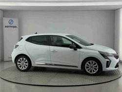 Branco Usado 2023 Renault Clio V Evolution Citadino | € 16.290 (Bom preço)
