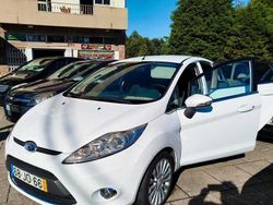 Branco Usado 2010 Ford Fiesta | € 4.299