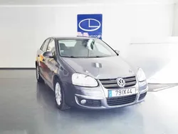 Cinzento Usado 2010 VW Jetta Sedan | € 6.950 (Preço justo)