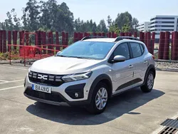 Cinzento Usado 2023 Dacia Sandero Citadino | € 16.990 (Preço justo)