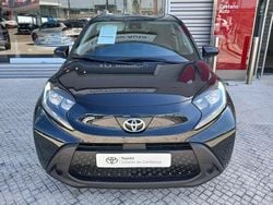 Preto (pintura metalizada) Usado 2023 Toyota Aygo X-play Citadino | € 16.750 (Preço justo)