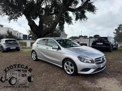 Cinzento Usado 2014 Mercedes A180 Citadino | € 14.700 (Preço justo)