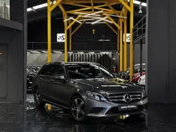 Cinza Usado 2020 Mercedes C200 AMG line Sedan | € 31.990 (Bom preço)