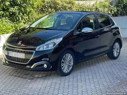 Preto Usado 2019 Peugeot 208 Signature Sky Citadino | € 10.450 (Bom preço)