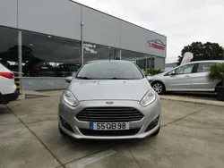 Cinzento Usado 2015 Ford Fiesta Trend Citadino | € 9.500 (Preço justo)