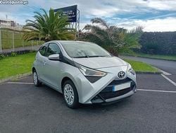 Cinza Usado 2021 Toyota Aygo X-play Citadino | € 13.900 (Caro)