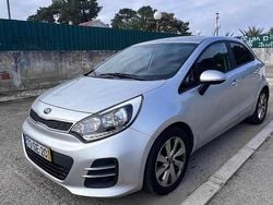 Cinzento Usado 2016 Kia Rio Sedan | € 7.500 (Super Preço)