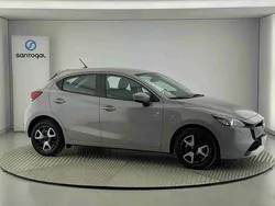 Cinzento Usado 2024 Mazda 2 Center-Line Citadino | € 19.990