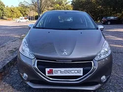Cinzento Usado 2013 Peugeot 208 Allure Citadino | € 8.900 (Preço justo)