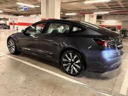 Cinza Usado 2024 Tesla Model 3 Sedan | € 45.990