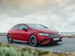 Cinzento Usado 2023 Mercedes EQE350 Edition Sedan | € 51.000 (Bom preço)
