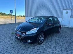 Preto Usado 2013 Peugeot 208 Active Citadino | € 11.490 (Preço justo)