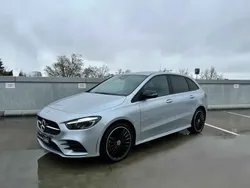 Cinzento hightech Usado 2025 Mercedes B250e Premium Monovolume | € 52.990