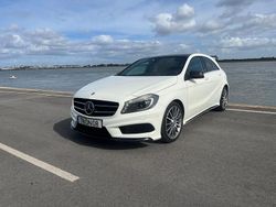 Branco Usado 2014 Mercedes A180 AMG line | € 18.400
