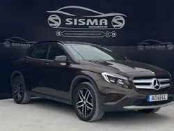 Castanho Usado 2015 Mercedes GLA200 SUV | € 19.450
