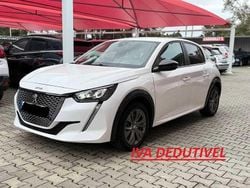 Branco Usado 2023 Peugeot e-208 Allure Citadino | € 19.990 (Preço justo)