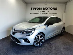 Cinzento Usado 2022 Renault Clio V LIMITED | € 17.250 (Preço justo)