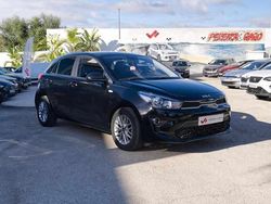 Preto Usado 2023 Kia Rio Citadino | € 15.450 (Preço justo)