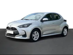 Cinza (pintura metalizada) Usado 2022 Toyota Yaris Comfort Sedan | € 17.750 (Preço justo)