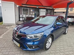 Azul Usado 2021 Renault Mégane IV Zen Sedan | € 18.900 (Preço justo)