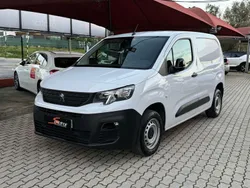 Branco Usado 2023 Peugeot Partner Premium Monovolume | € 18.750 (Preço justo)