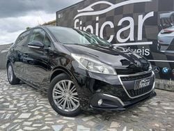 Preto Usado 2018 Peugeot 208 Signature Sky Citadino | € 11.750 (Preço justo)