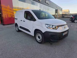 Branco Usado 2023 Fiat Doblò Monovolume | € 18.490 (Preço justo)
