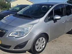 Cinzento Usado 2010 Opel Meriva Monovolume | € 5.500