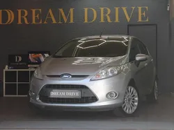 Cinza Usado 2011 Ford Fiesta Titanium Citadino | € 6.990 (Preço justo)