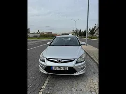 Cinzento Usado 2011 Hyundai i30 Style Sedan | € 8.000