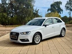 Branco Usado 2016 Audi A3 Attraction Sedan | € 19.900 (Caro)