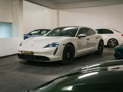 Cinzento Usado 2023 Porsche Taycan Sedan | € 74.990 (Super Preço)